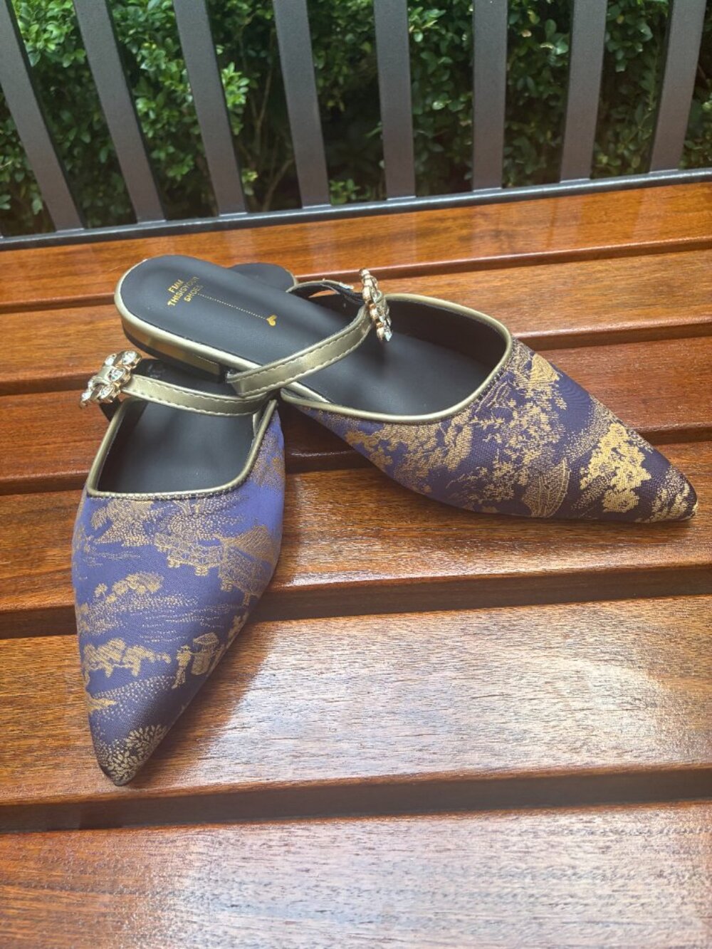 Chinese Jacquard Embroidered Crystal Strap Pointed Toe Mule